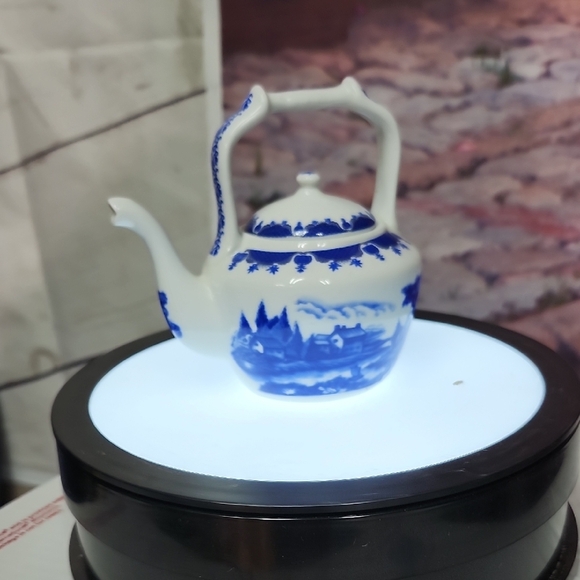 Blue  willow delft design miniature  Ceramic Teapot 4 x 4 x 3 - Picture 1 of 7